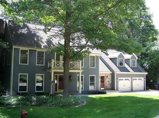 1525 Navajo Ct, Green Bay, WI 54313