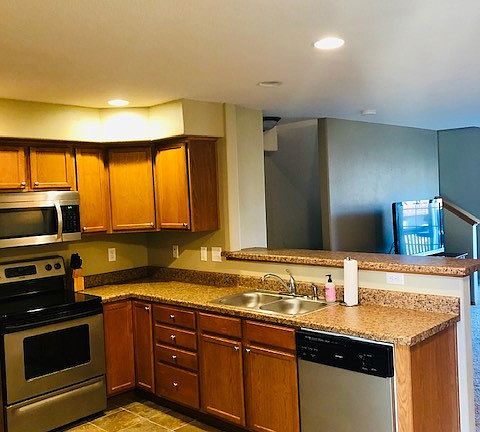 3rd image of 4818 Algonquin Dr Unit 2