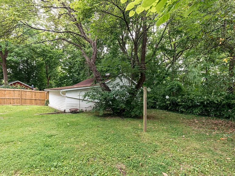 145 N Keats Ave — Photo 28