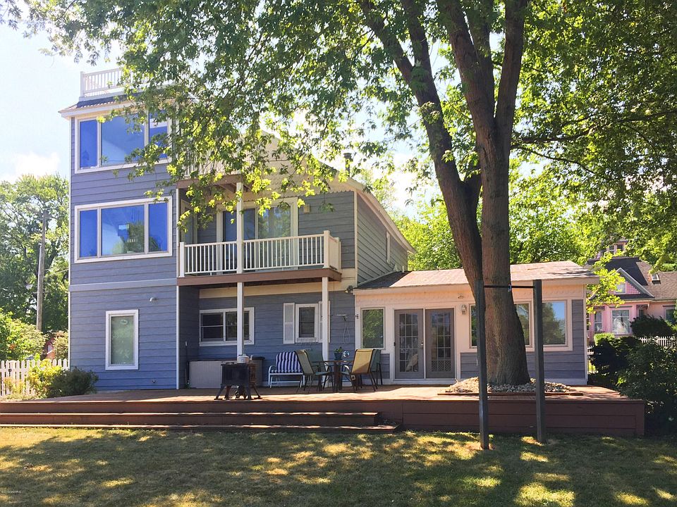 1st image of 202 W Mechanic St