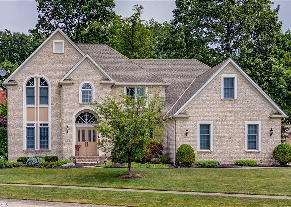 1st image of 225 Sleepy Hollow Dr