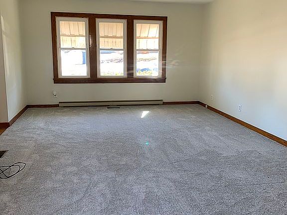Living Room/New carpet 