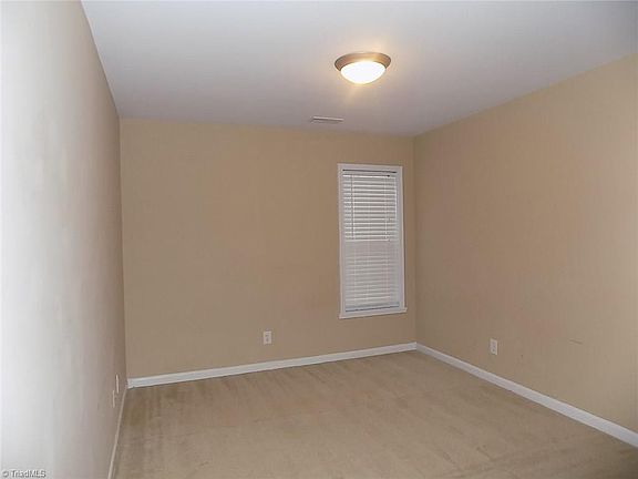 4th image of 1616 Faircrest Ln