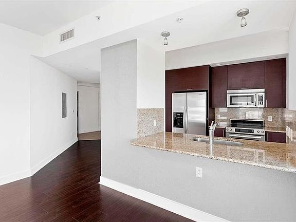 5th image of 315 NE 3rd Ave APT 1401