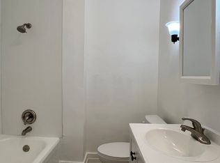 917 Mulberry Ave APT 1, Muscatine, IA 52761