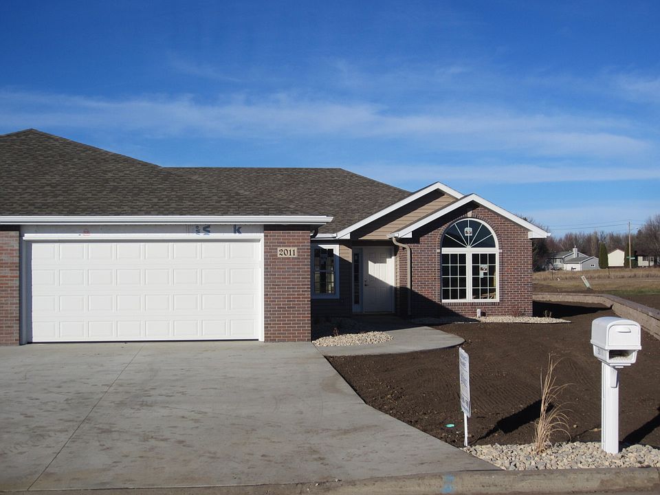 2nd image of 2011 Palisades Ln