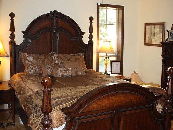 4th image of 2011 Pine Hill Cir