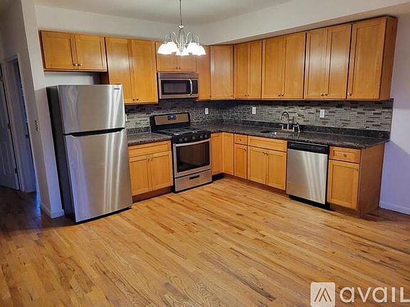 4th image of 211 Benziger Ave Floor 2