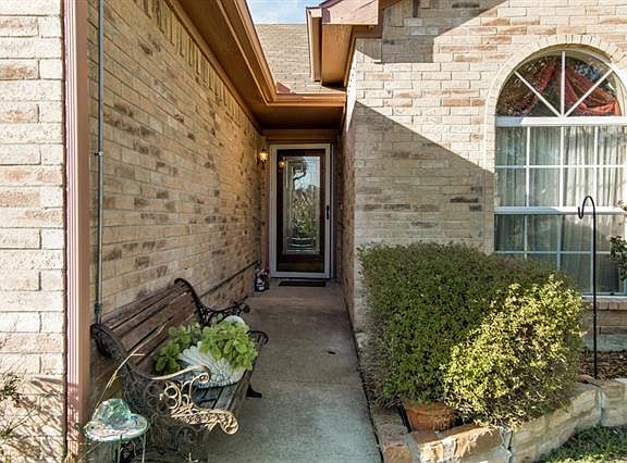 3rd image of 712 Mackenzi Dr