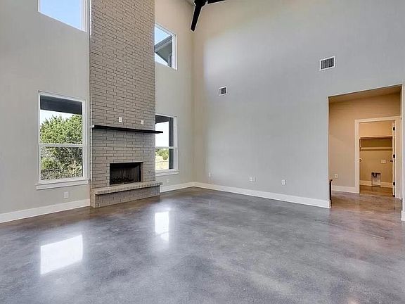 5th image of 300 Charli Cir