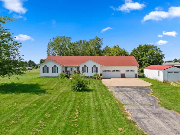 1131 N Nofsinger Rd, Metamora, IL 61548