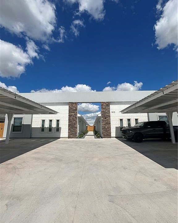 1st image of 5812 Notre Dame Ave #2