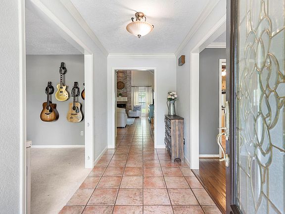3rd image of 15619 Pebble Bend Dr