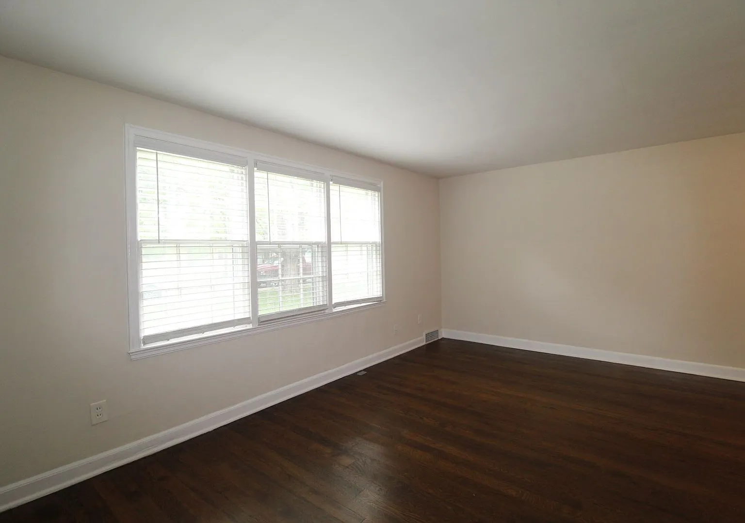 Fully Renovated 1 Bedroom 1 Bath in North Kansas City — Photo 3