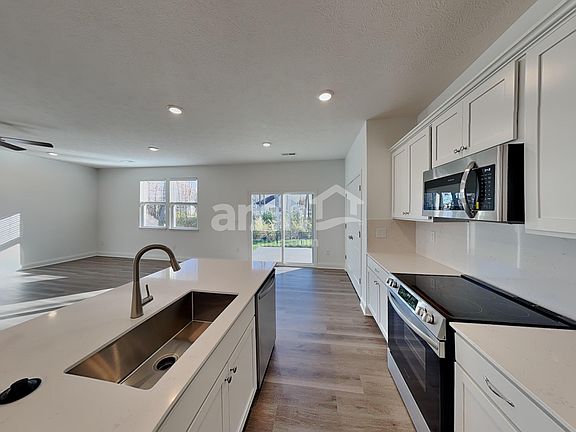 3rd image of 1034 Heritage Blvd