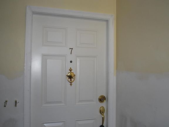3rd image of 4300 Lakeside Dr Unit 7