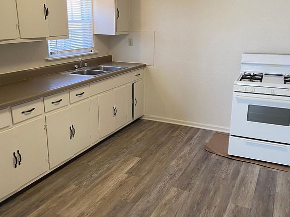 3rd image of 1112 S Cottage St #B