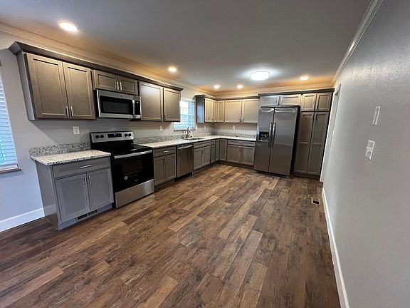 5th image of 2728 Greenway Dr