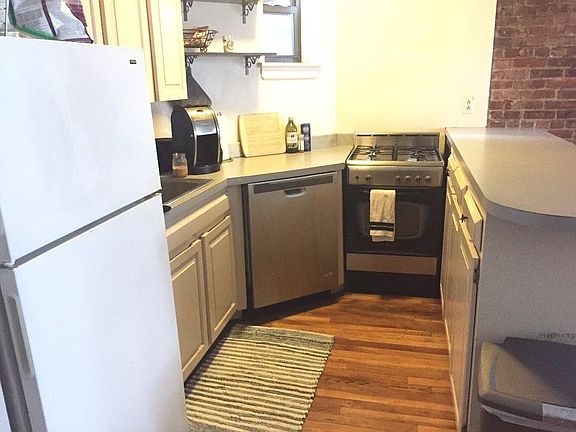 3rd image of 235 E 51st St APT 6A