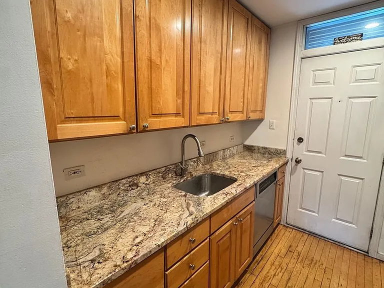 613 W Arlington Pl — Photo 11
