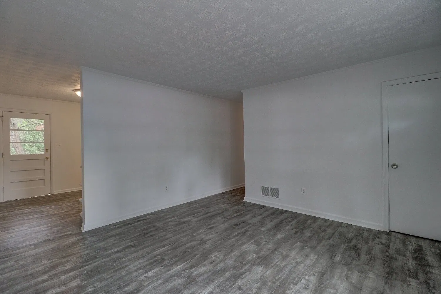 992 Locust Dr NE - Greenflower 2020A — Photo 2