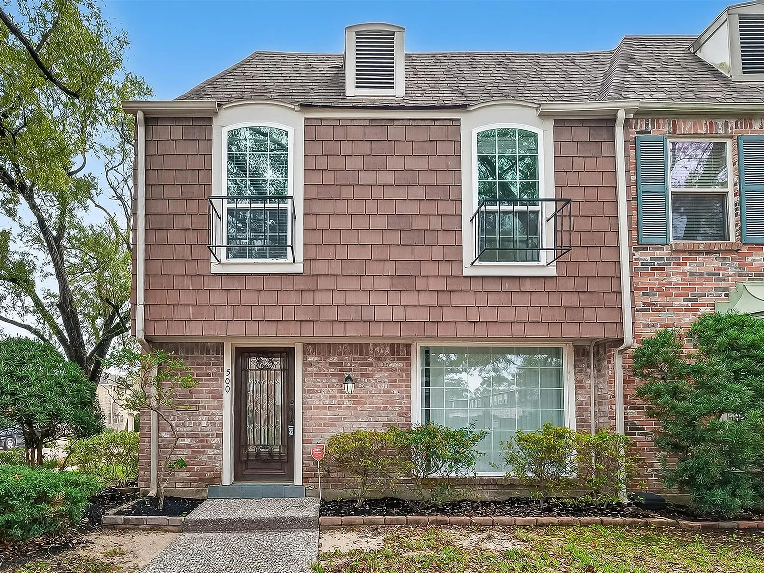 3 bed, 2.5 bath, 2016 sqft, $3,400 — Photo 1