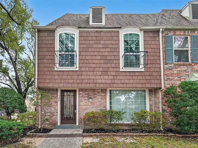 500 N Post Oak Ln — Photo 1