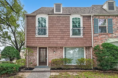 500 N Post Oak Ln Photo 1