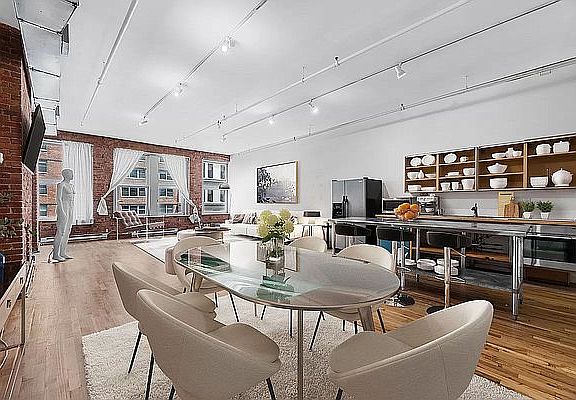 3rd image of 6 W 14th St #3D