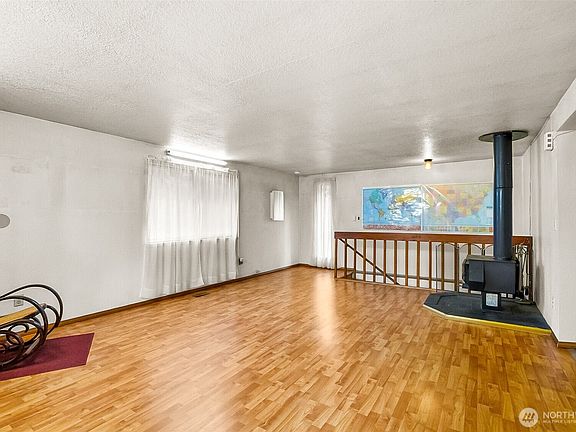 4th image of 3115 170th Street SW