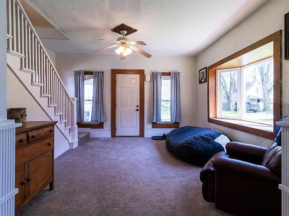 4th image of 152 Metzler Ave