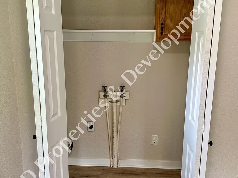 1812 W Calhoun St — Photo 4