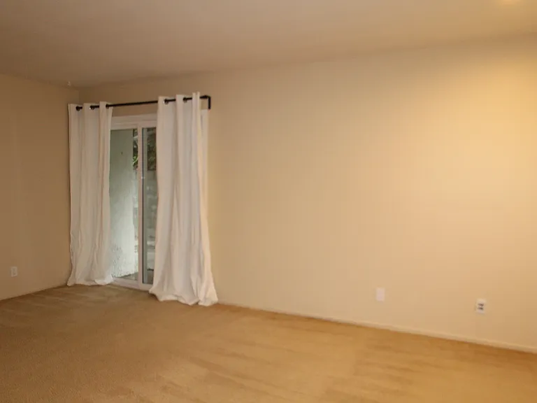 1137 Rosecrans Ave — Photo 13