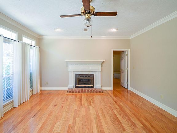 5th image of 303 Fairfield Dr