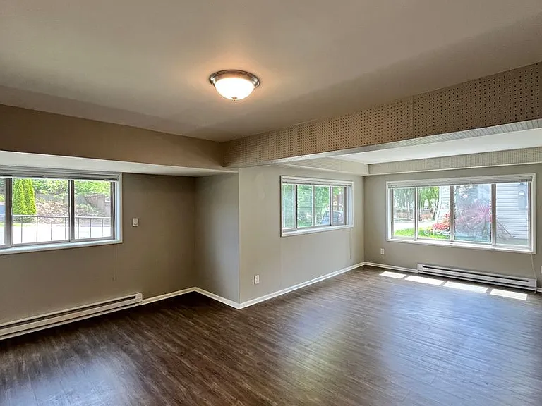 Stunning / Extra Large 1-Bedroom! Faux Hardwood Floors, Washer & Dryer, Stainless Appliances & Pe... — Photo 10