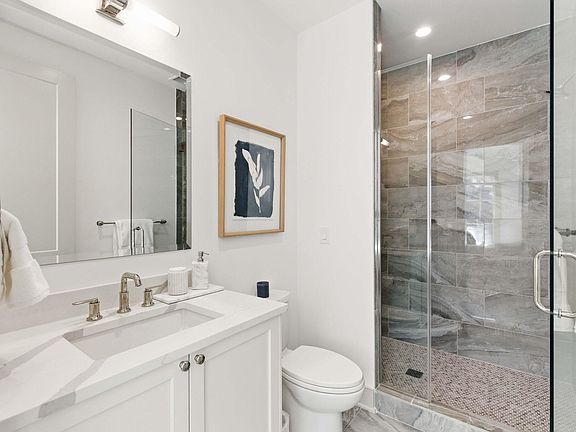 4th image of 622 Waterman St #622