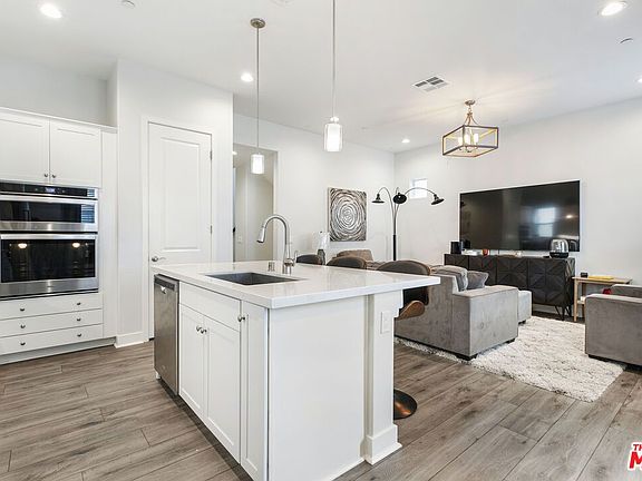 5th image of 660 Daniel Freeman Cir