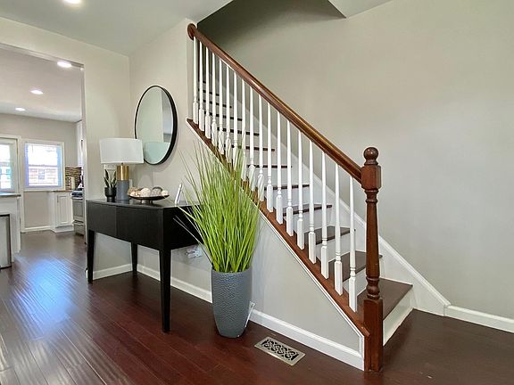 Front Entryway/staircase