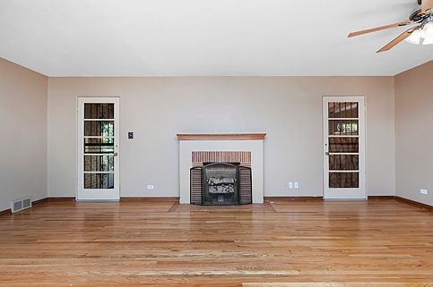 3rd image of 1301 Fairfax St