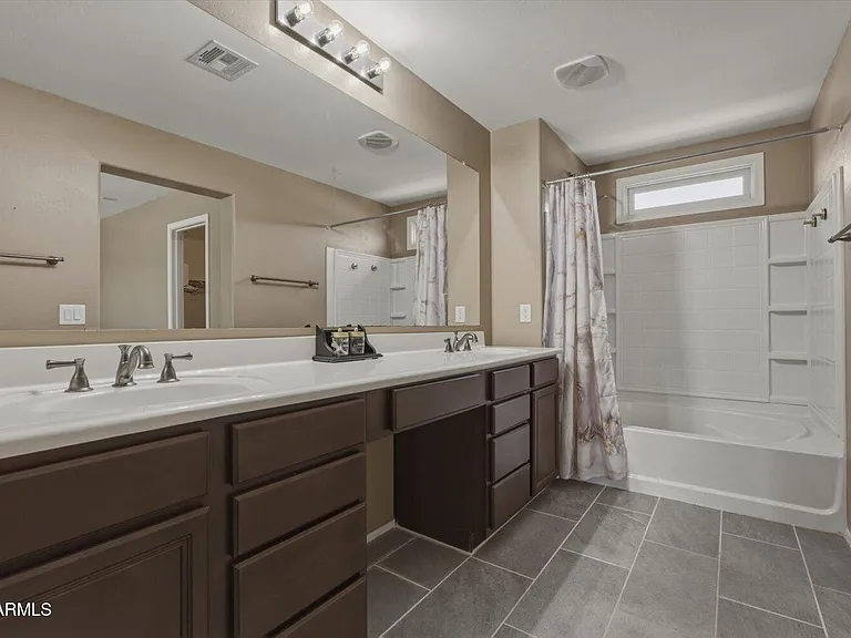 2246 E Fraktur Rd — Photo 17