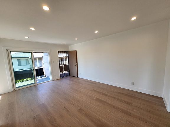 5th image of 3810 S Bronson Ave #4