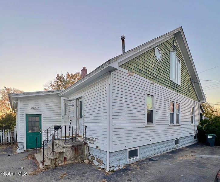 3rd image of 28 Fullerton Avenue