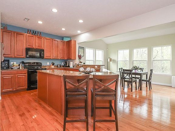 5th image of 27216 Cliffside Cir