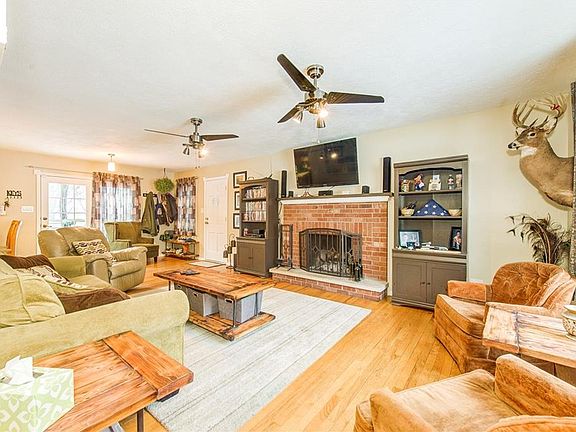 2nd image of 818 Kendale Ct