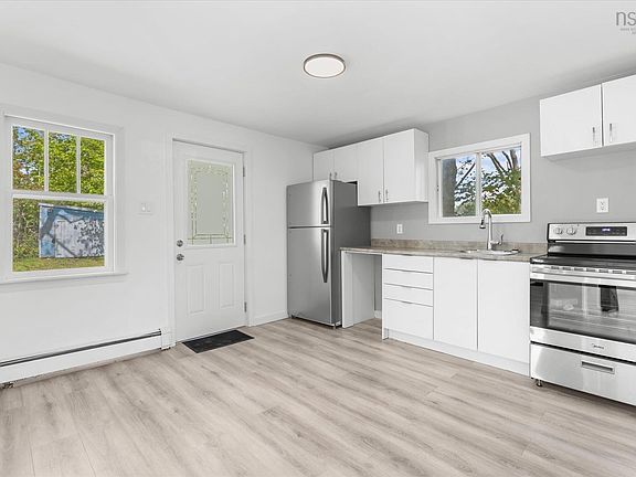 5th image of 84 Lawrence St