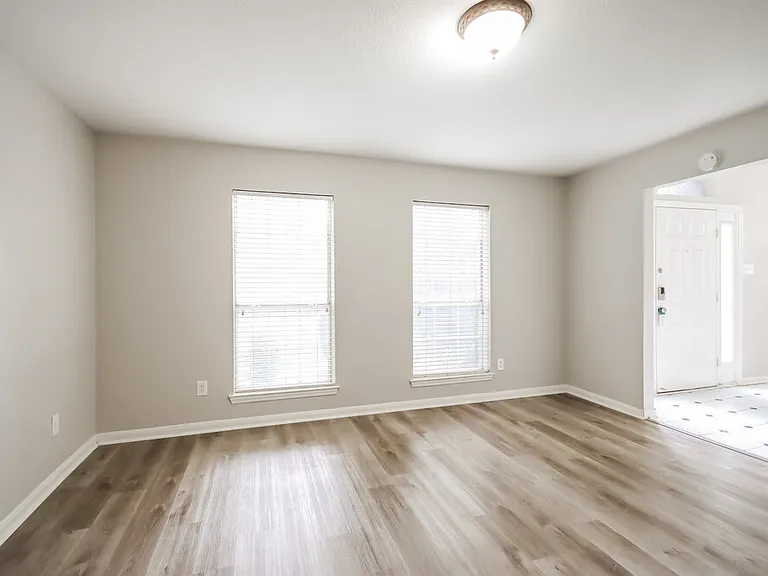 20914 Lake Park Trl — Photo 9