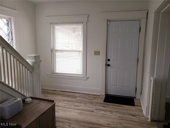 5th image of 2925 Seneca Ave