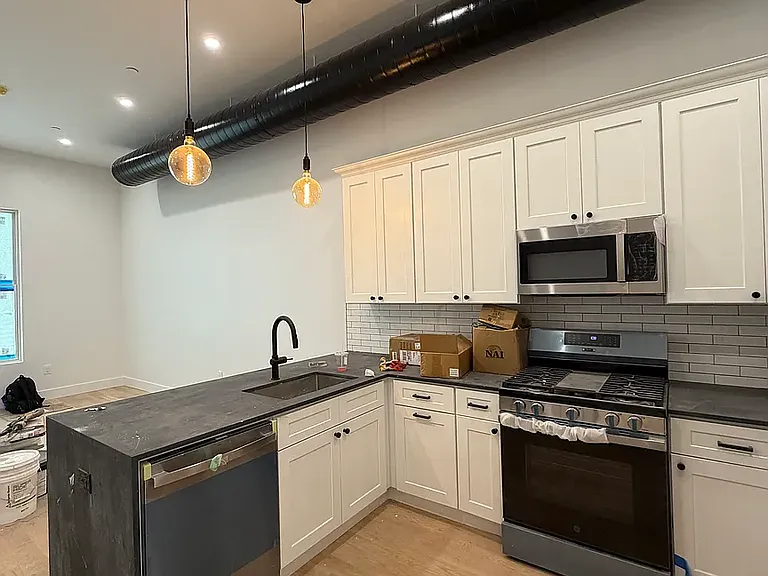 12 Locust St #1 — Photo 4
