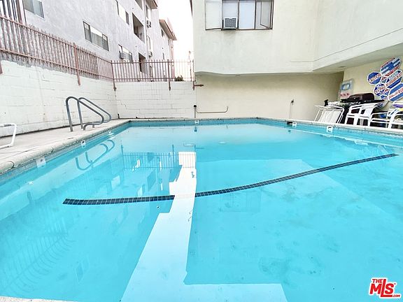 3rd image of 1338 N Vista St #7A