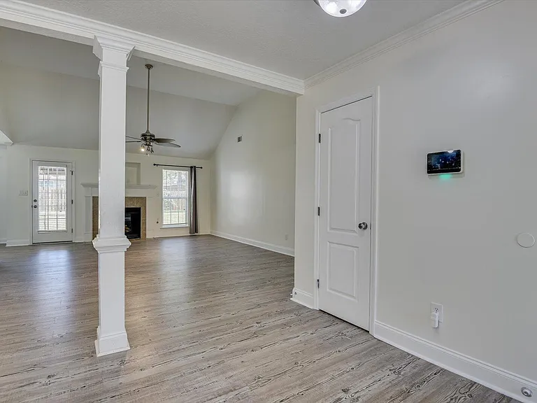 610 Butler Springs Cir — Photo 8